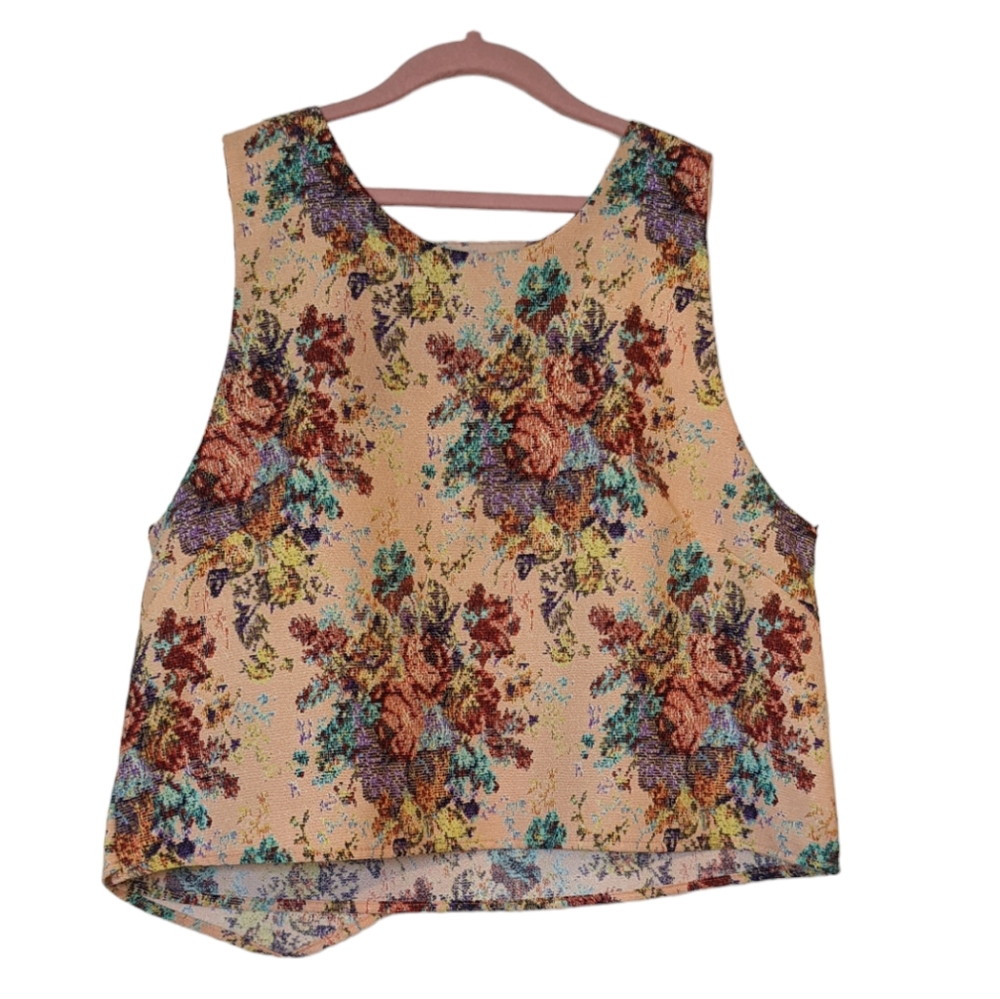 Honey Punch cropped tank top floral size medium back layer hem Scoop Neck
